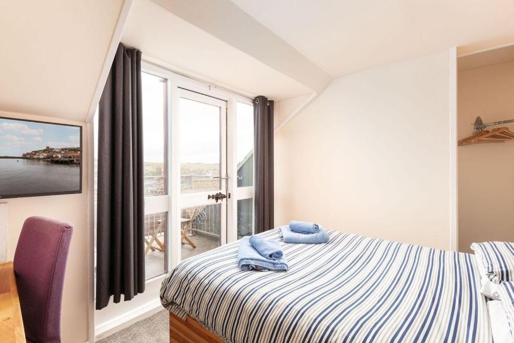 Silver Street Suites Уитби Экстерьер фото