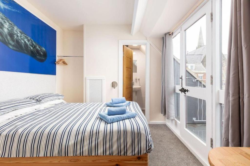 Silver Street Suites Уитби Экстерьер фото
