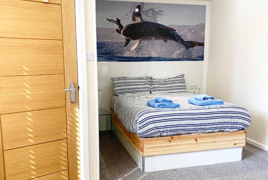 Silver Street Suites Уитби Экстерьер фото