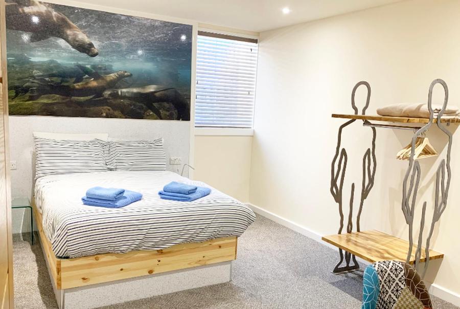 Silver Street Suites Уитби Экстерьер фото