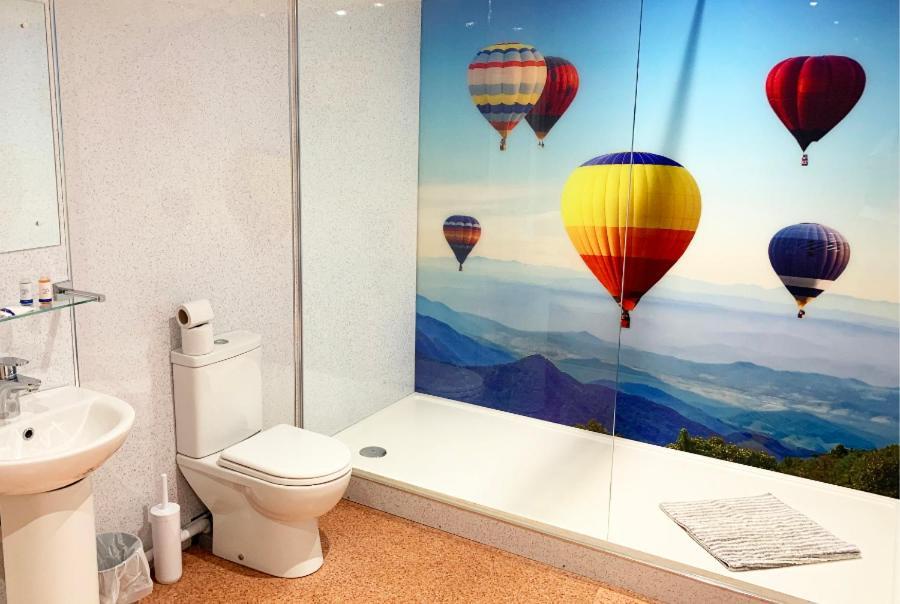 Silver Street Suites Уитби Экстерьер фото