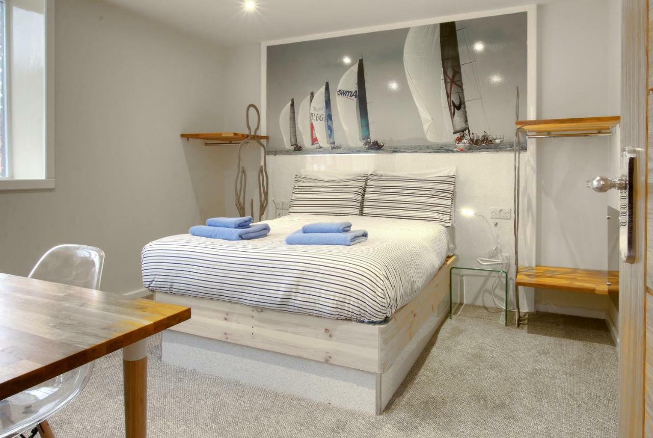 Silver Street Suites Уитби Экстерьер фото