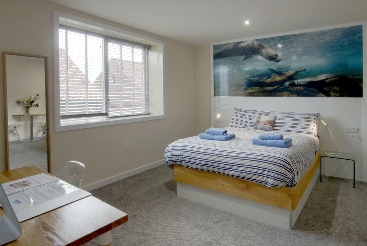 Silver Street Suites Уитби Экстерьер фото