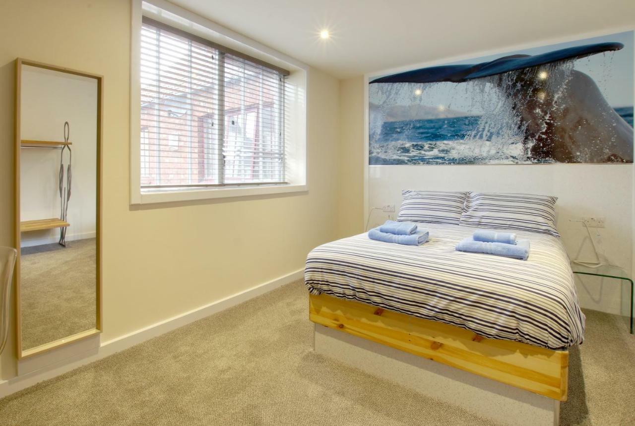 Silver Street Suites Уитби Экстерьер фото