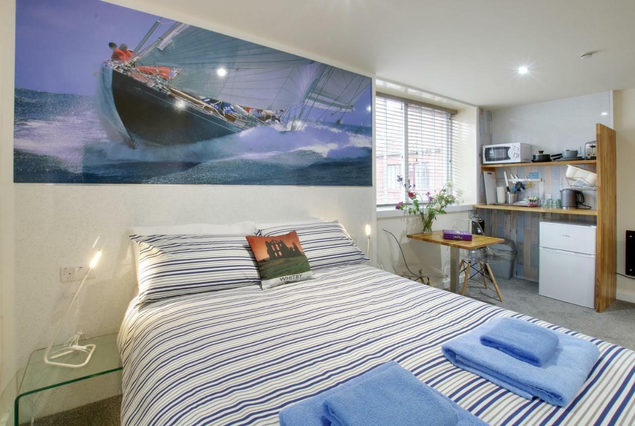 Silver Street Suites Уитби Экстерьер фото