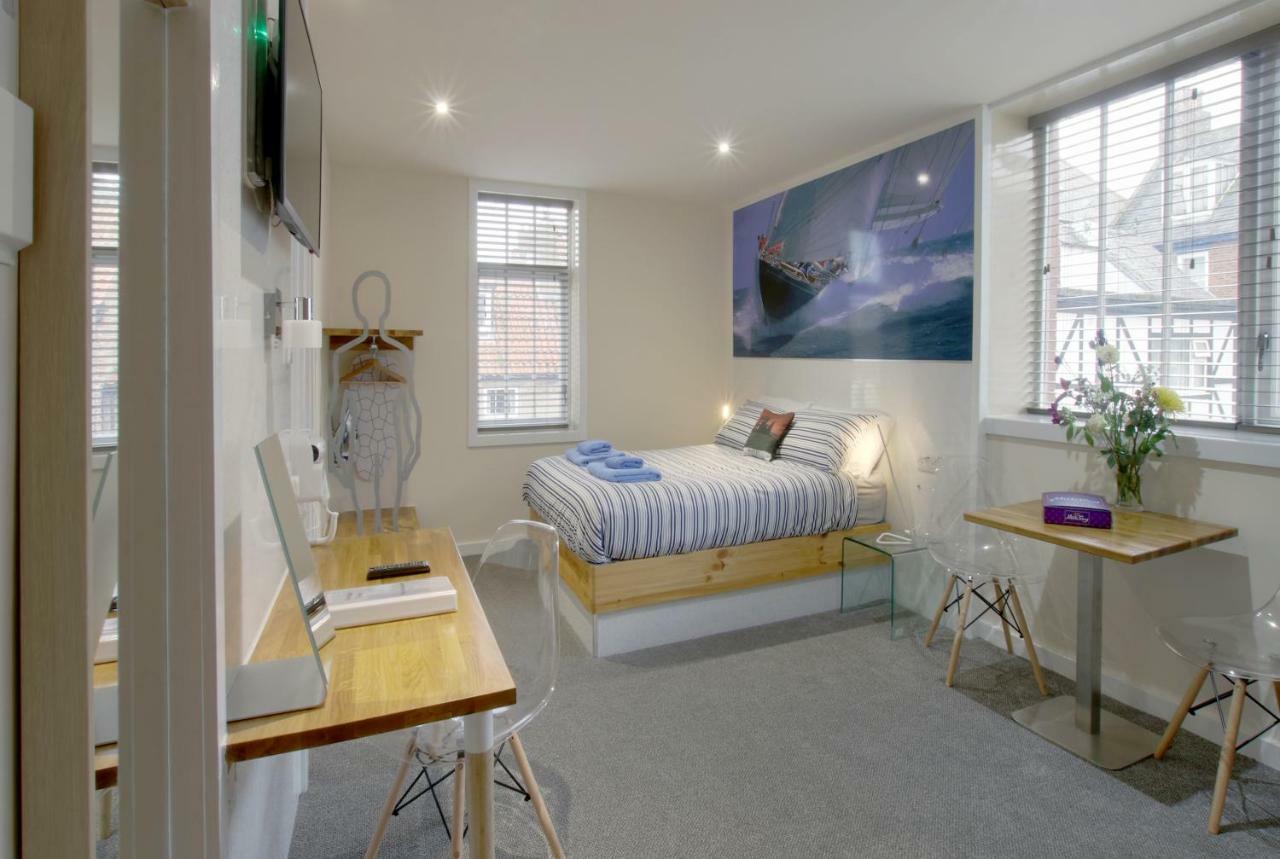 Silver Street Suites Уитби Экстерьер фото