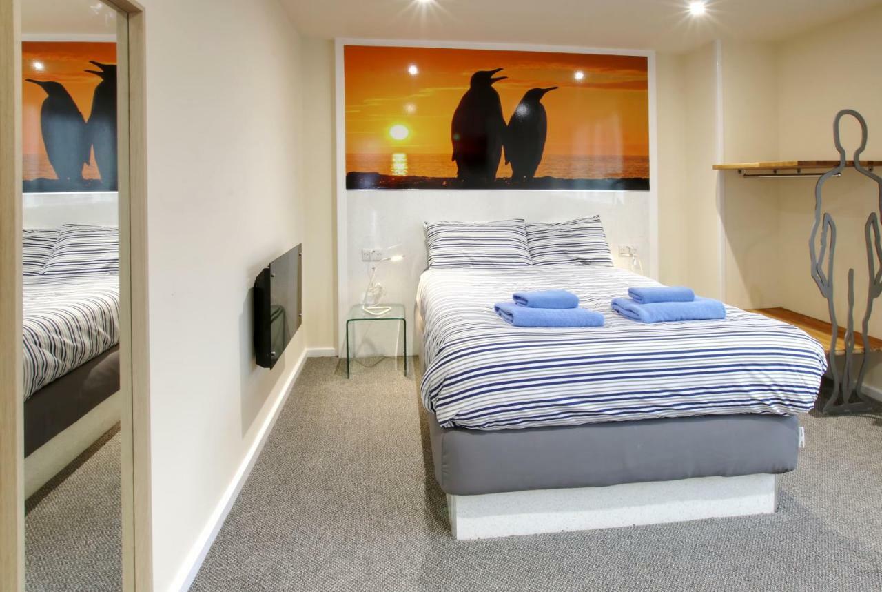 Silver Street Suites Уитби Экстерьер фото