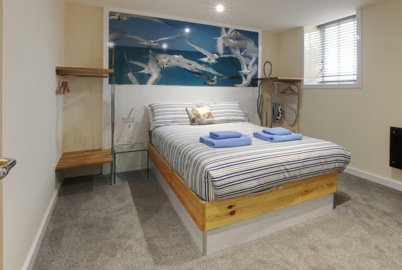 Silver Street Suites Уитби Экстерьер фото